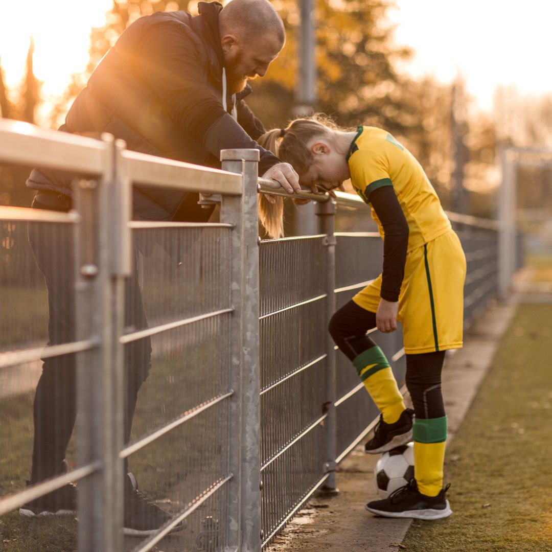 Lorena Cos, psicóloga deportiva: "Cuando un padre se enfada desde la grada, el niño deja de estar centrado en jugar y pasa a estar pendiente de la reacción del adulto"