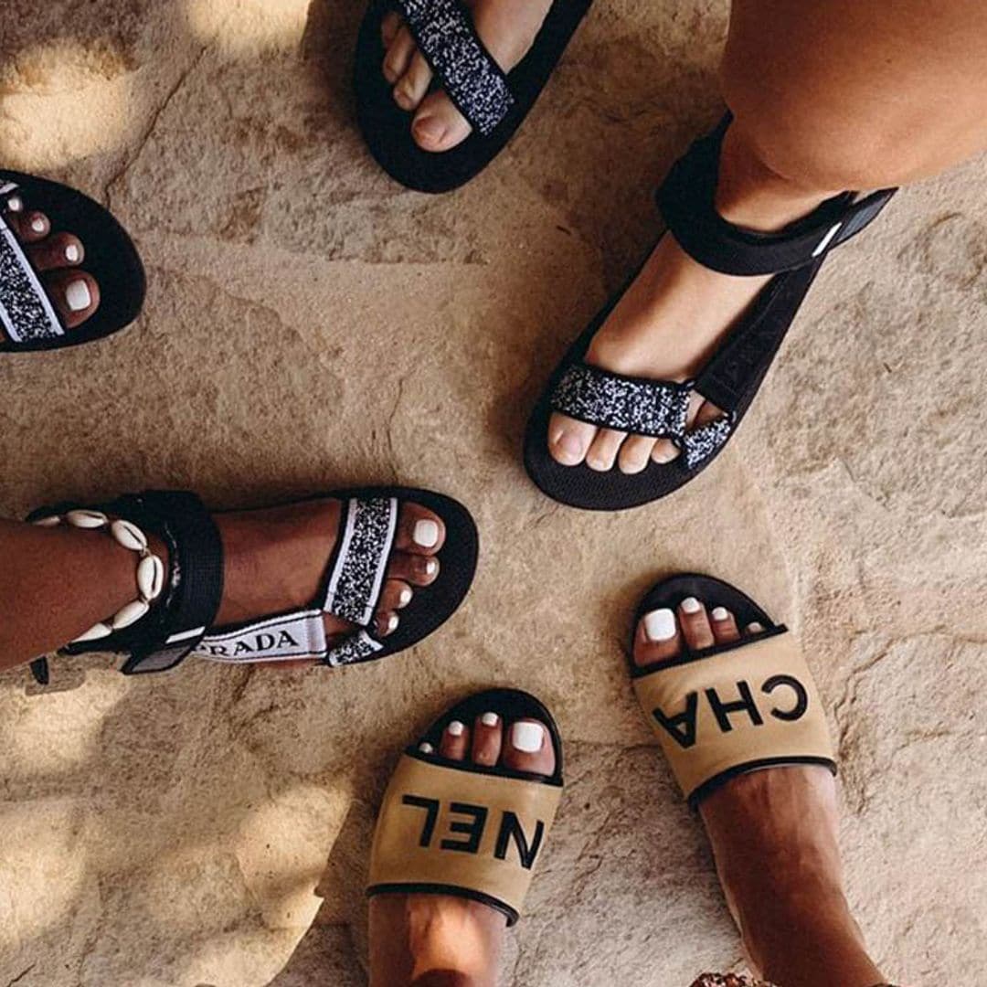 Sandalias planas y mules que estilizan y son tan comodos como unas zapatillas