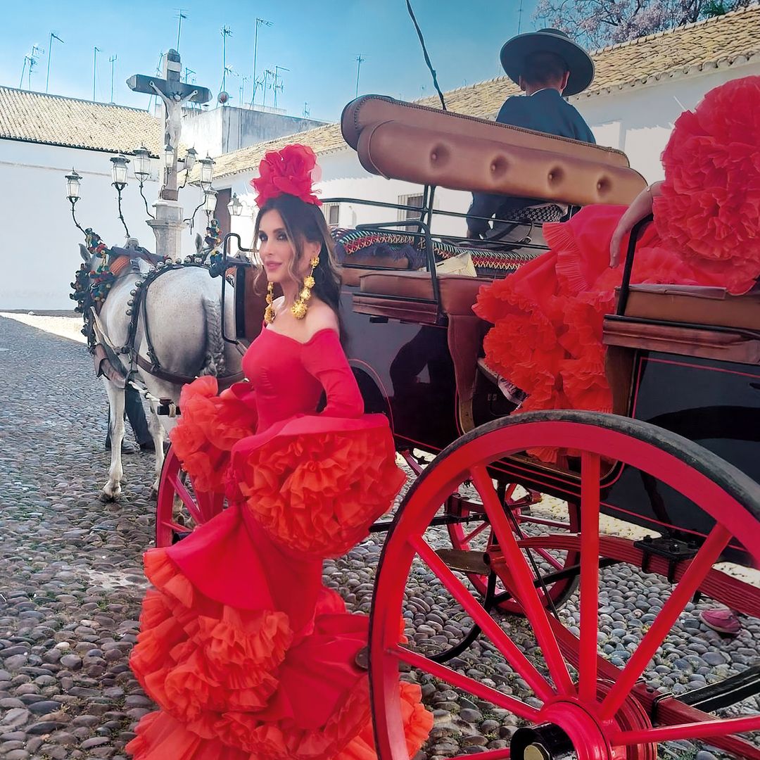 Paloma, una espectacular flamenca de rojo