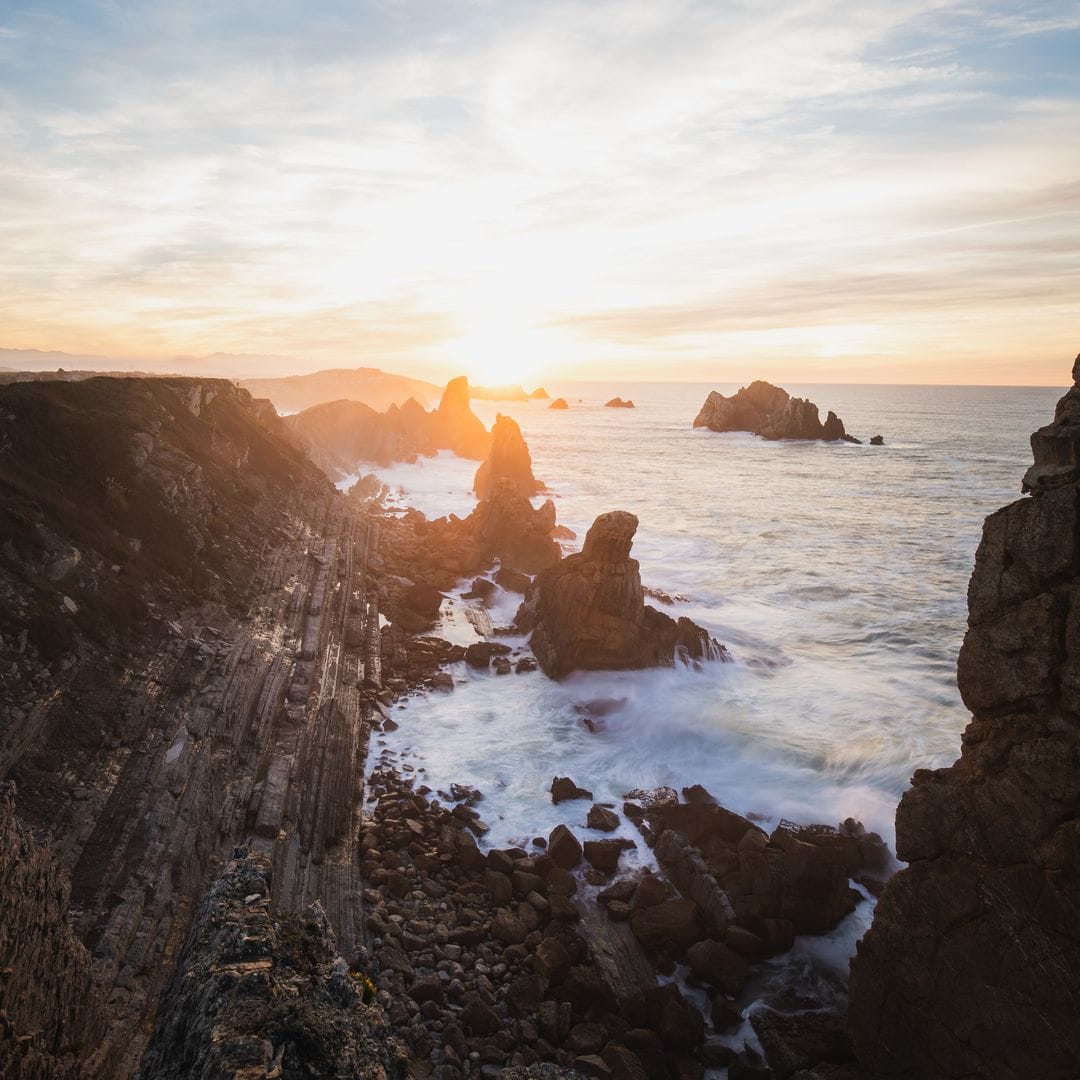 De acantilados impresionantes a calas recónditas: esto es todo lo que tiene Cantabria para ti