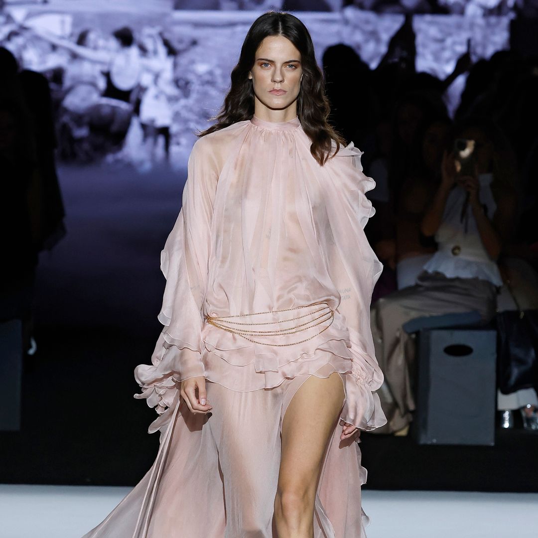 El 'boho chic' aterriza en la pasarela madrileña con los diseños etéreos de Yolancris