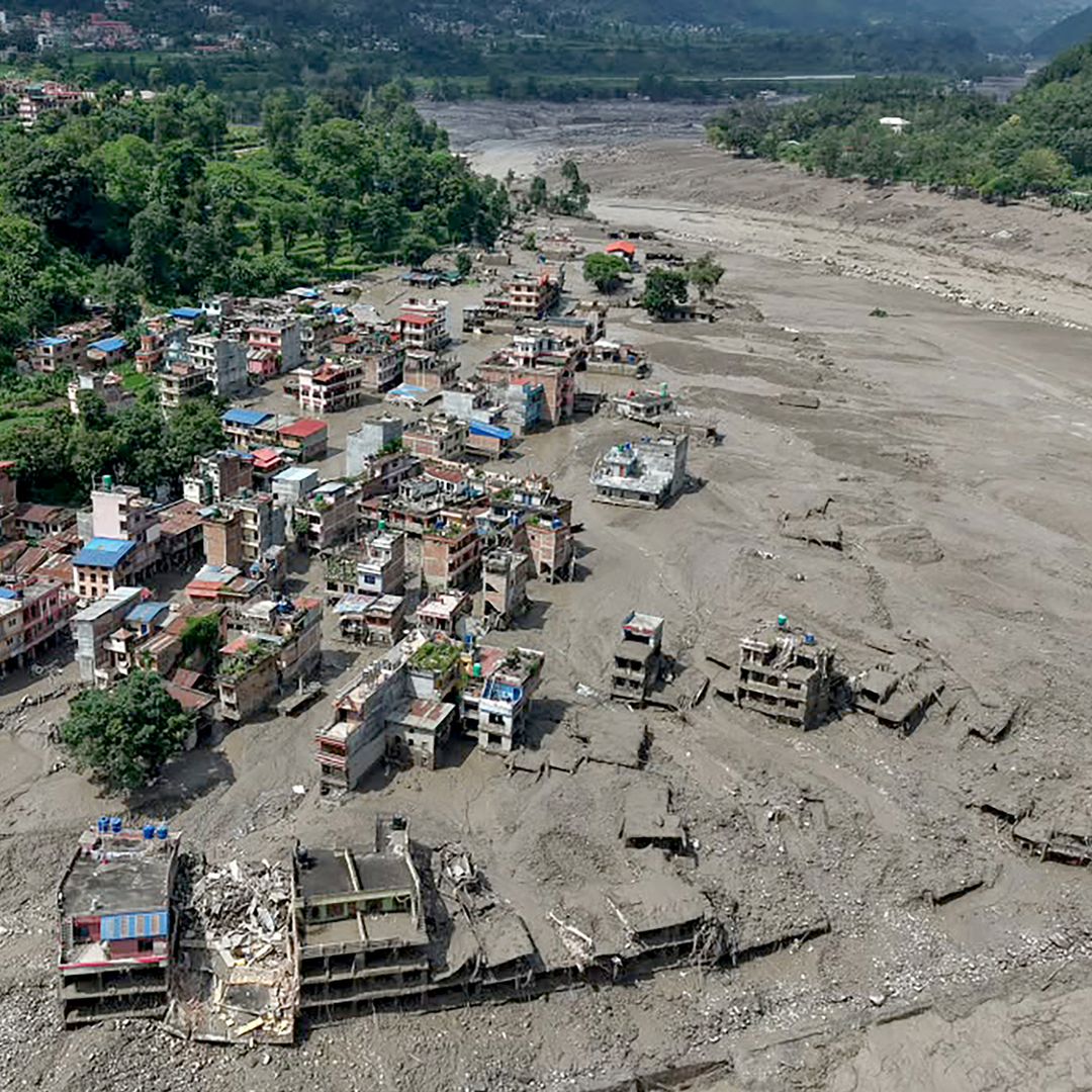 La riada en Nepal deja 270 muertos y 1.300 desaparecidos, entre ellos cuatro españoles: el sentido mensaje de los reyes de Bután