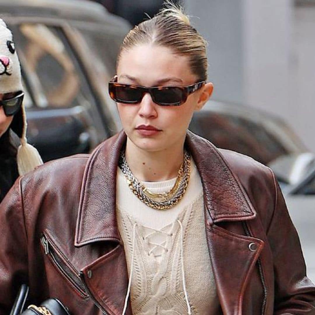Gigi Hadid pone en el radar los jeans estampados en una ‘date’ con Bradley Cooper
