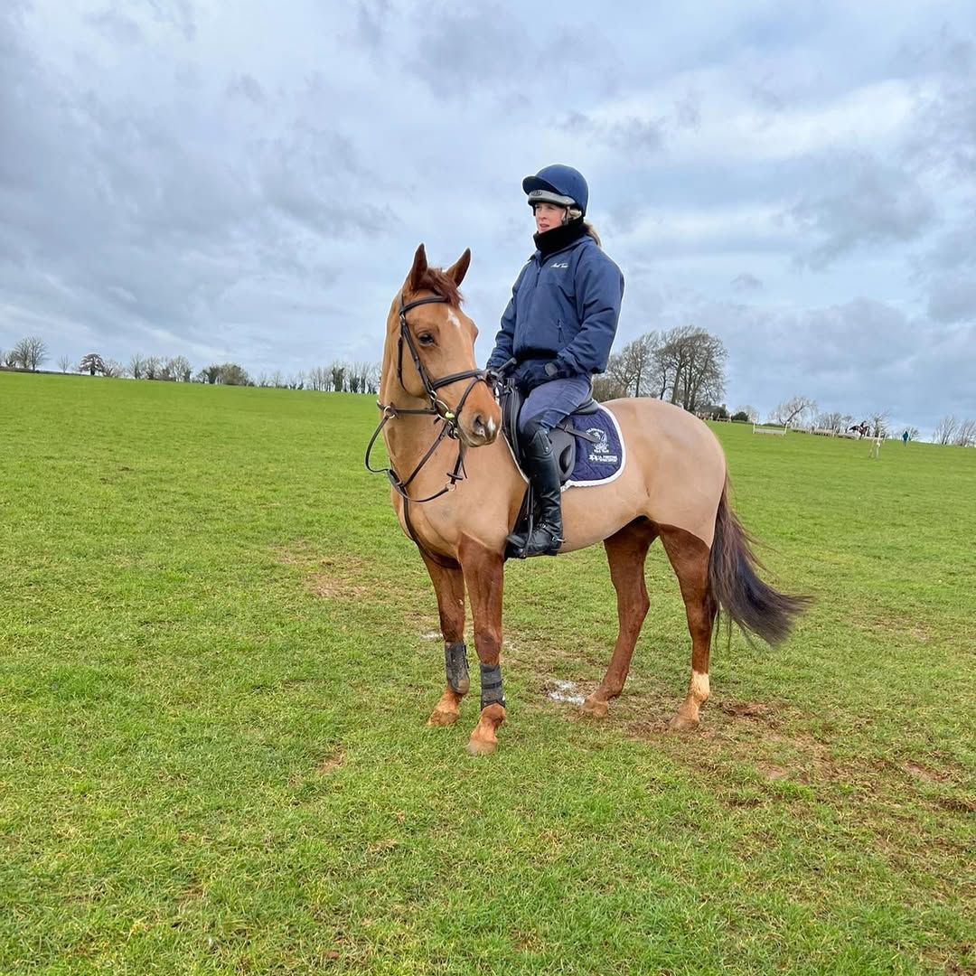 Araminta con su caballo