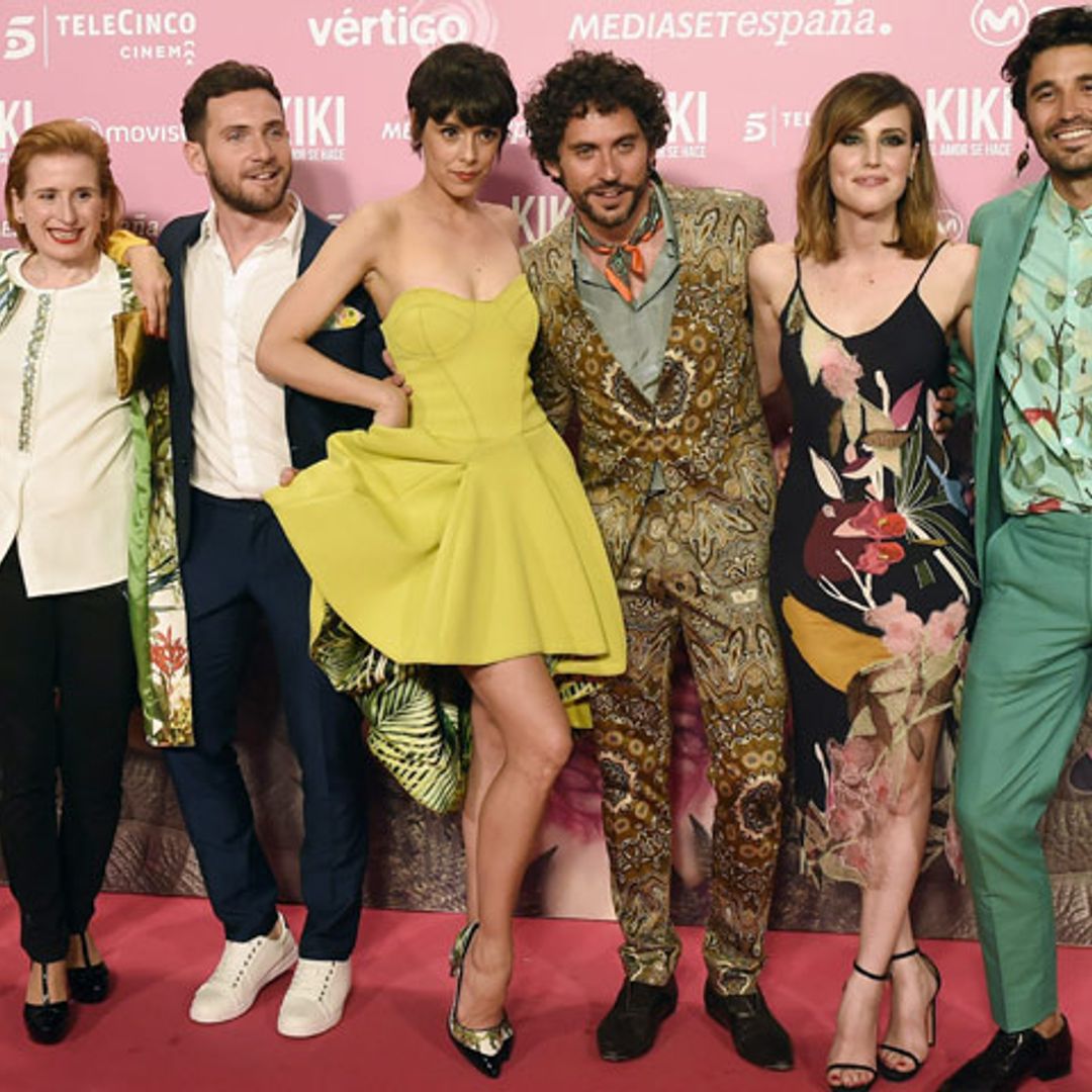 'Looks' imposibles, dos actrices con un mismo vestido... la extravagante fiesta de Paco León