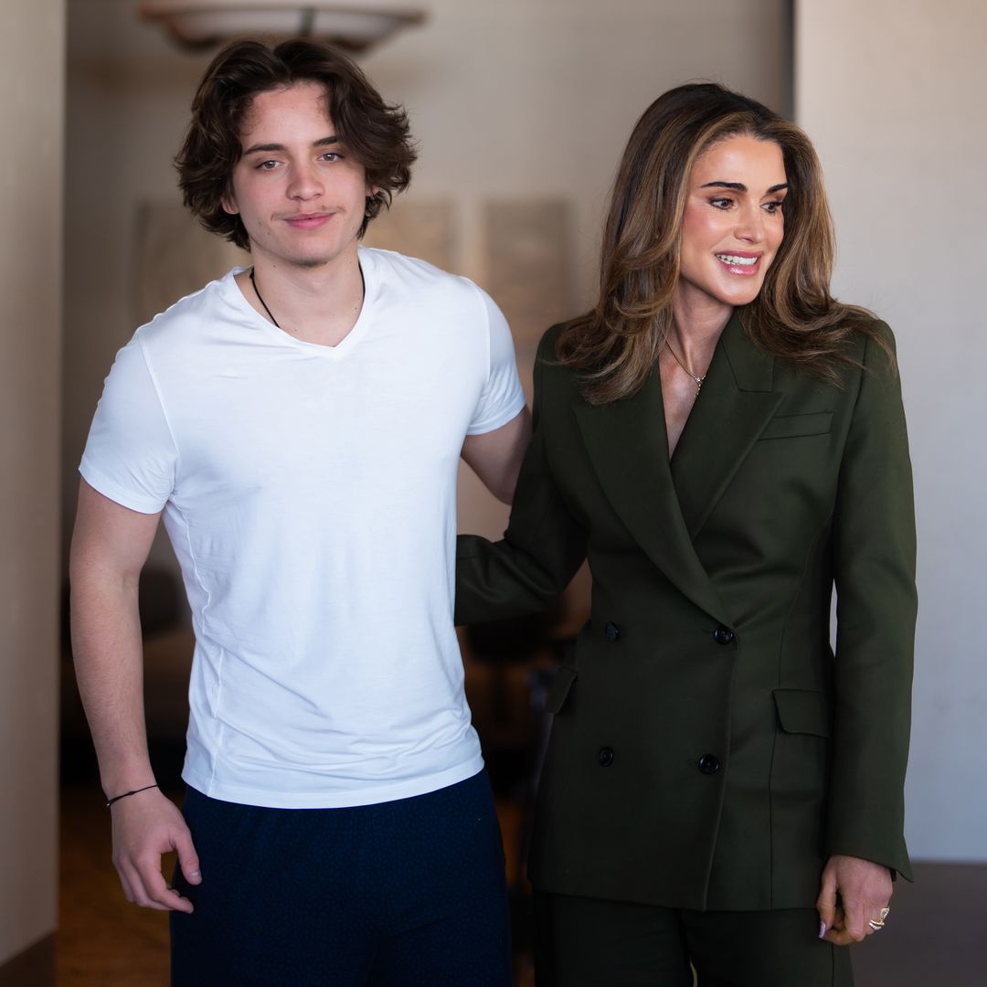 Rania de Jordania viaja a EE.UU. y vive un reencuentro muy especial con su hijo pequeño: "Orgullosa del hombre en el que te has convertido"