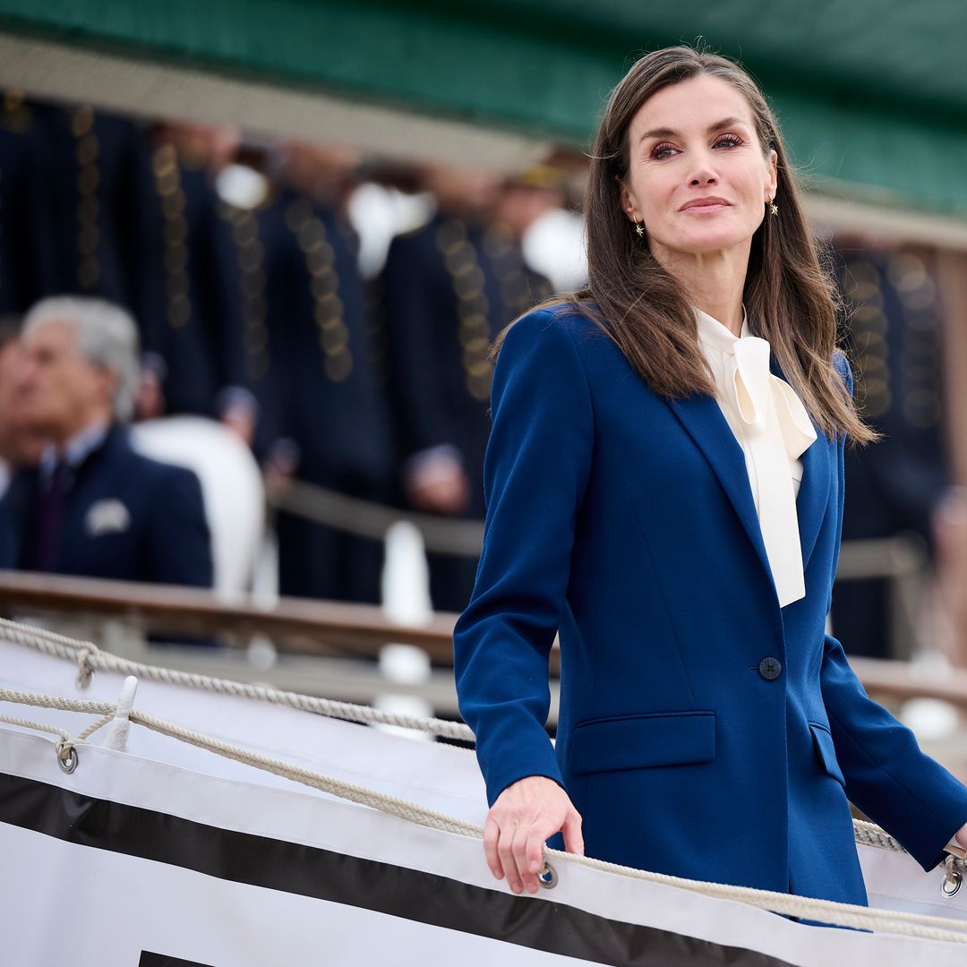 10 looks de entretiempo de la reina Letizia que son ideales para la vuelta a la oficina
