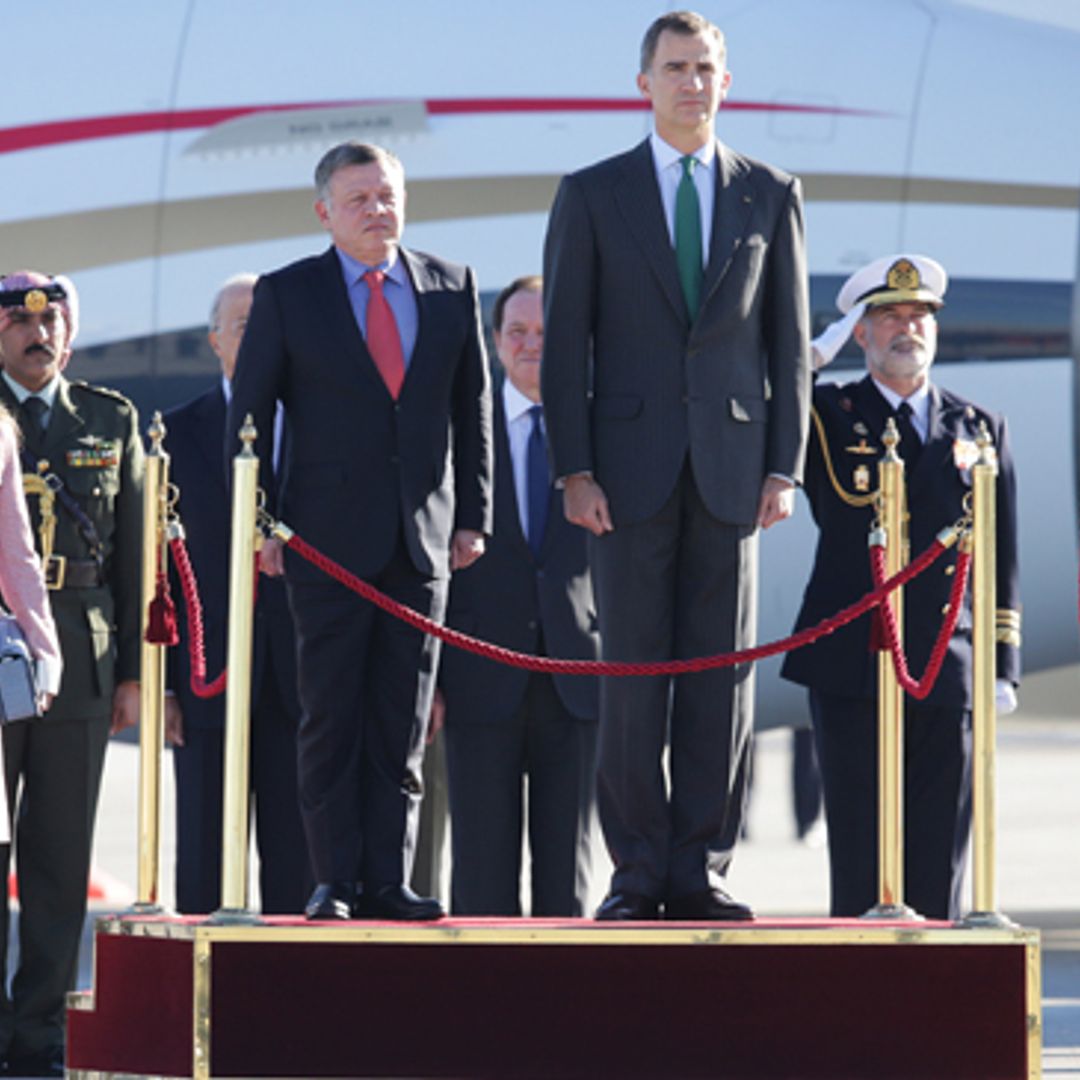 Caluroso recibimiento de los Reyes a Abdalá y Rania de Jordania en el mismo aeropuerto