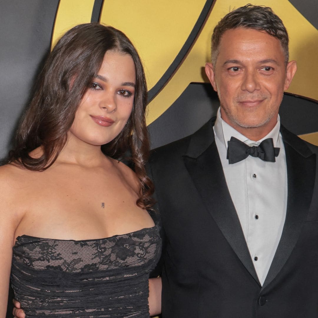 Alejandro Sanz con Candela Márquez y su hija Manuela Sánchez en la gala Latin Recording Academy's Person Of The Year en el Miami Beach Convention Center de Miami Beach, Florida, el 13 de noviembre de 2024