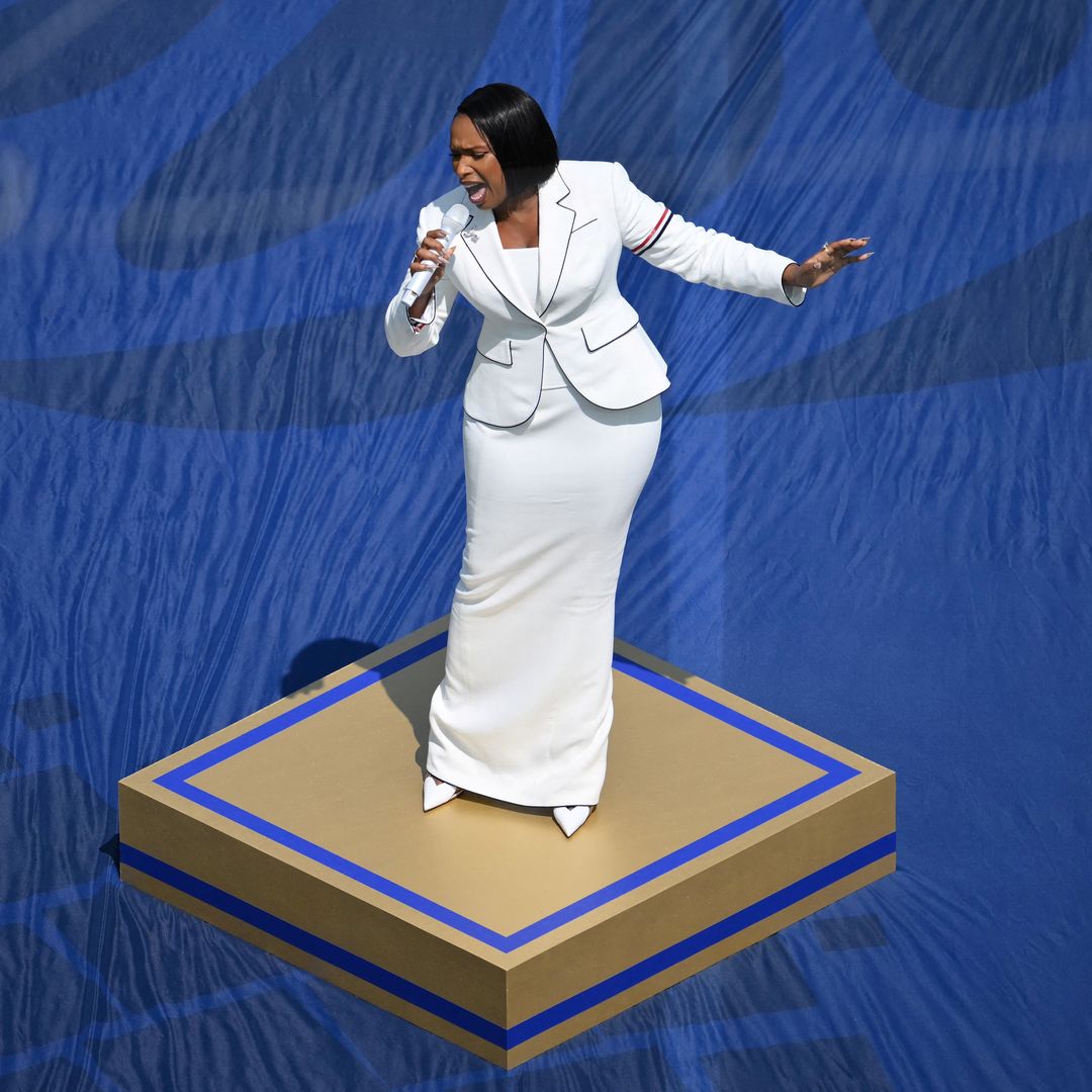 Jennifer Hudson interpretó el himno nacional de los Estados Unidos.
