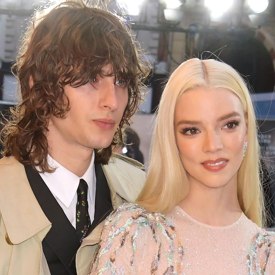 Anya Taylor-Joy y su marido, besos de película por los canales de Venecia