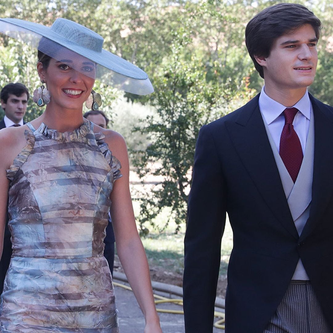 Belén Corsini, con Carlos Fitz-James Stuart, feliz en la boda de su hermana María con Diego Osorio