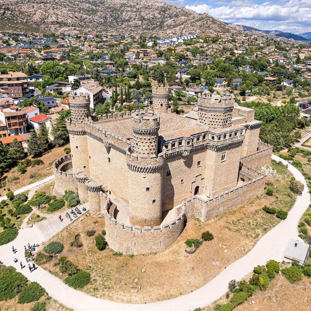 Manzanares El Real, un pueblo y tres castillos