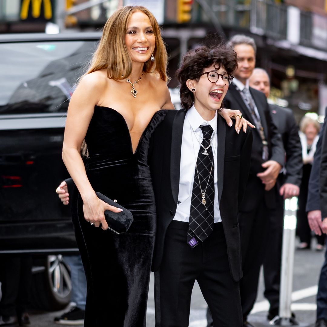 Jennifer Lopez y su hija Emme arrasan con su estilo en el debut de George Clooney en Broadway