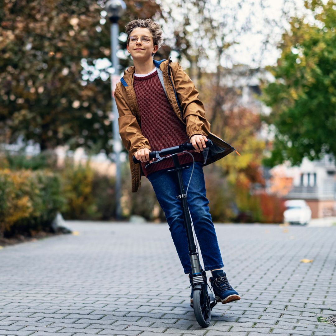 Patinetes y adolescentes, lo que advierten los expertos para evitar accidentes: "Ser conscientes de que no es un juguete es la primera medida de protección"