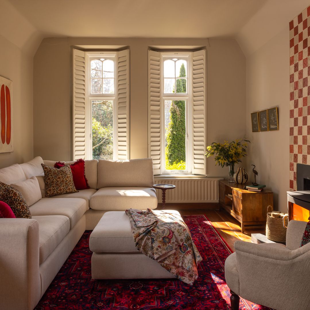 Fin del reinado del beige: el nuevo color que será tendencia este otoño para devolver personalidad a nuestras casas
