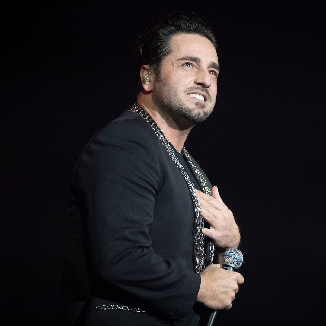 David Bustamante sube a una compañera de OT1 al escenario para homenajear a Álex Casademunt: “Le echo mucho de menos”