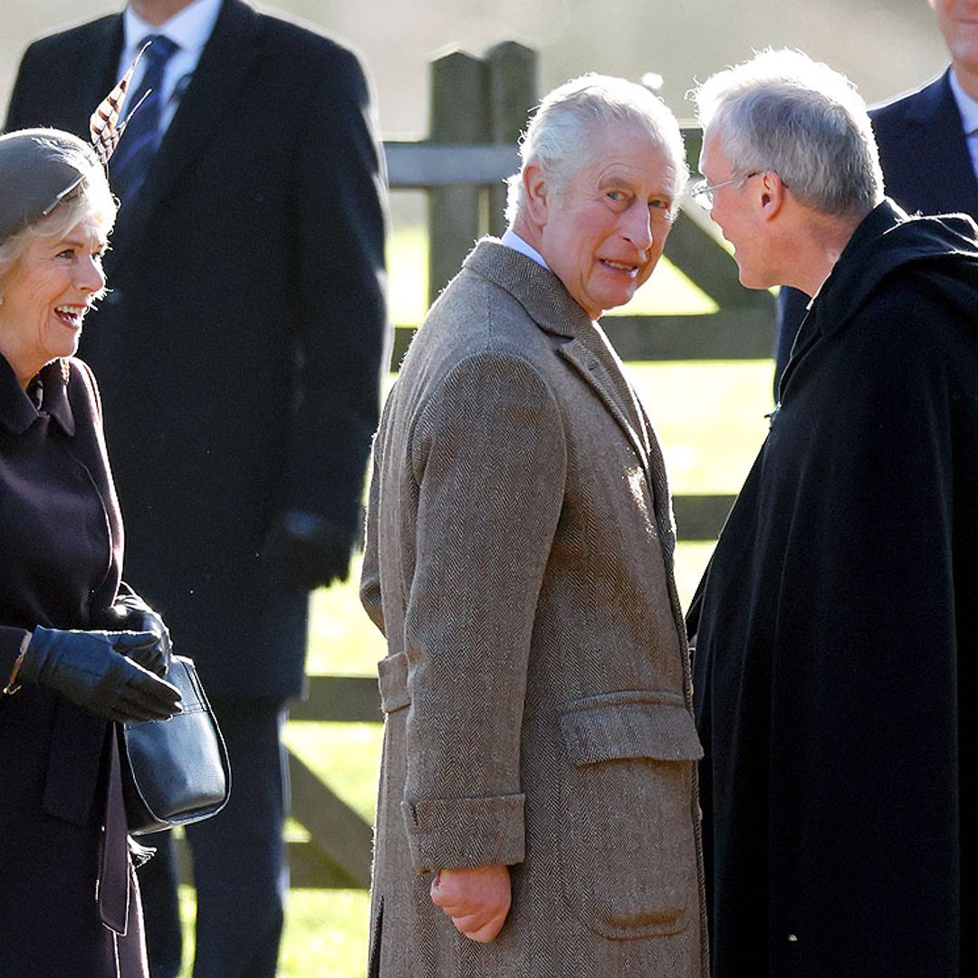 Carlos III y la reina consorte Camilla inauguran el 2023 asistiendo a la Misa de Año Nuevo de Sandringham