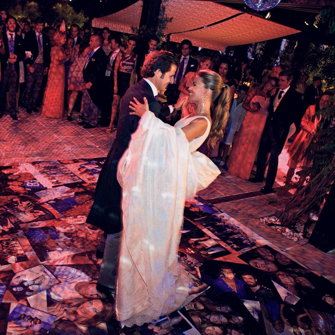 HOLA+ Boda Caritina y Carla Goyanes
