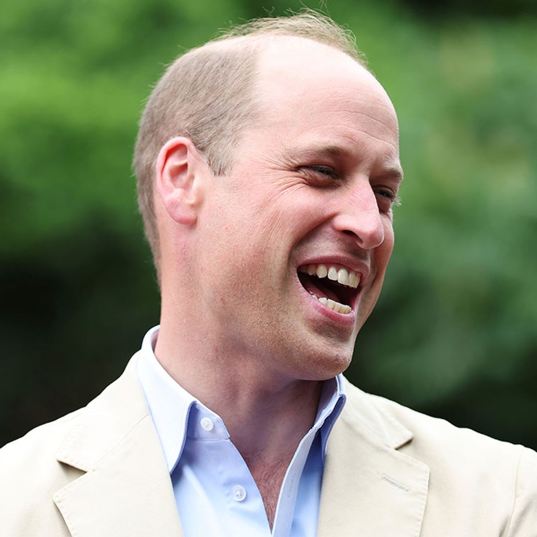 El efusivo abrazo que se ganó una broma del Príncipe William