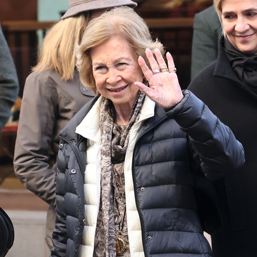 La reina Sofia, durante su plan de chicas con sus hijas, Elena y Cristina