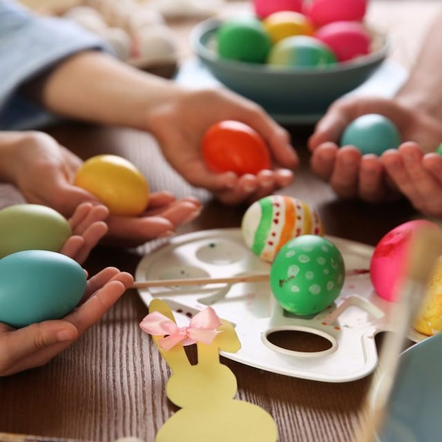 huevos de pascua de colores