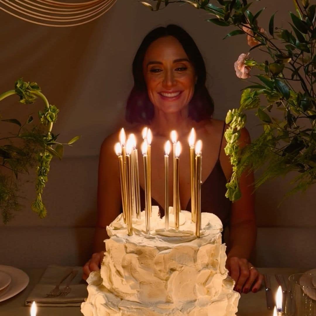 El elegante cumpleaños de Tamara Falcó: tarta de ensueño, velas y la mesa más 'chic'