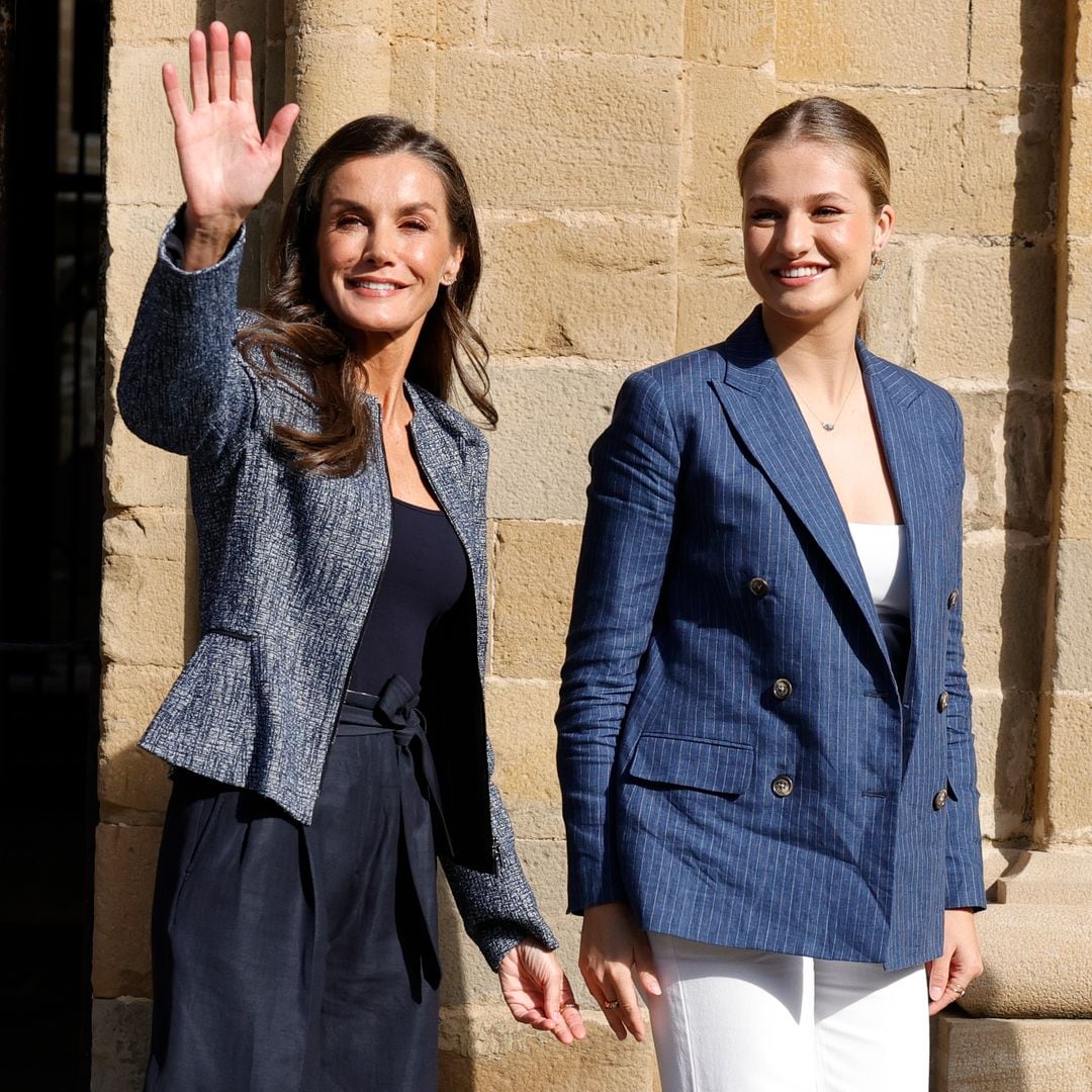 La reina Letizia y la princesa Leonor, de azul y en sintonía: nuevo look coordinado en su viaje a Navarra