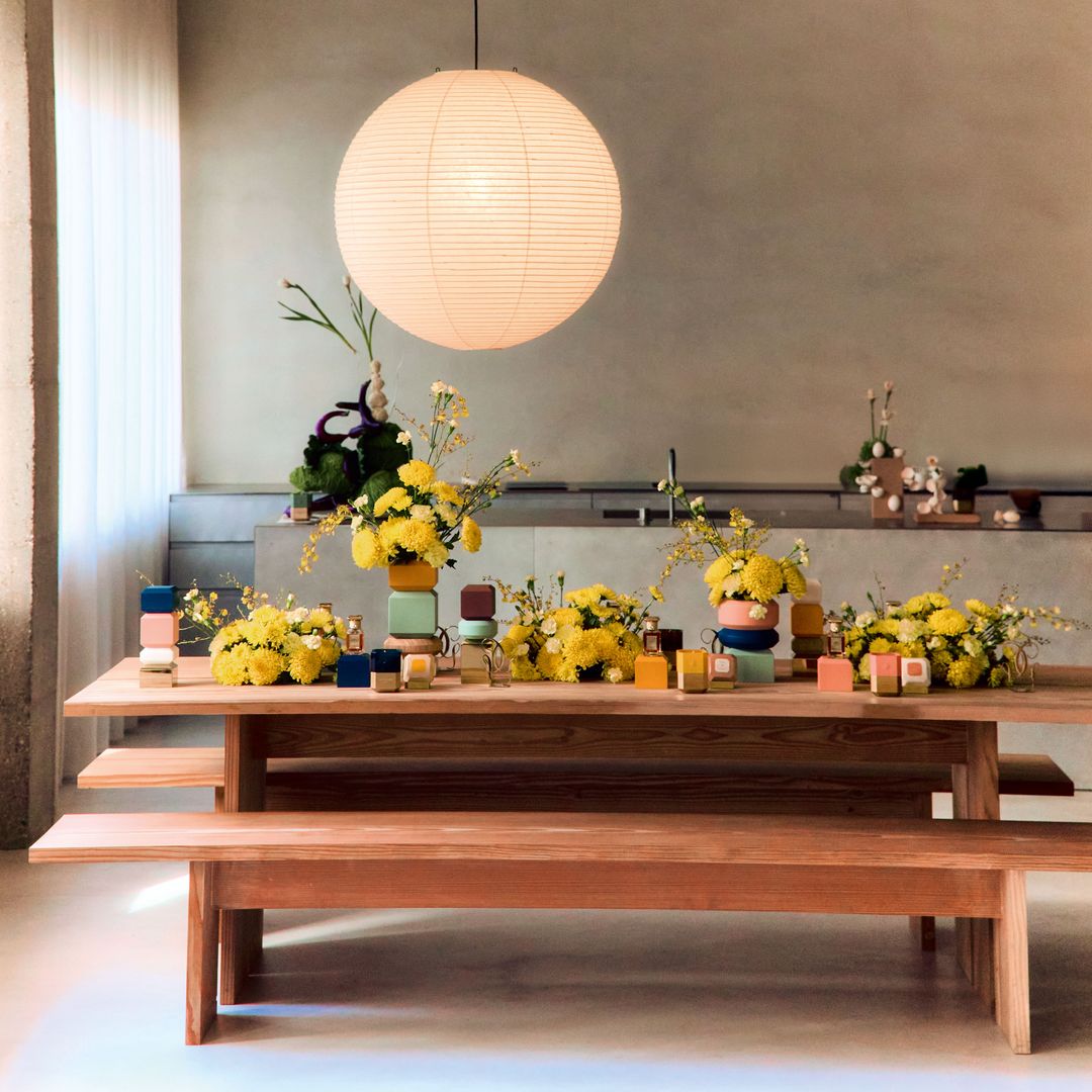 Mesa de madera maciza del hogar de Miriam Giovanelli