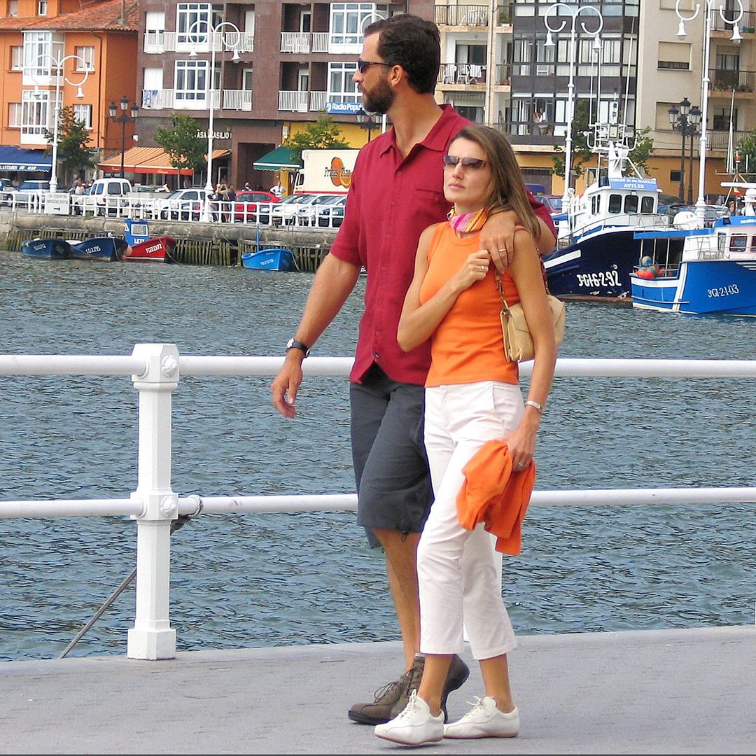 Felipe VI y su esposa por Ribadesella