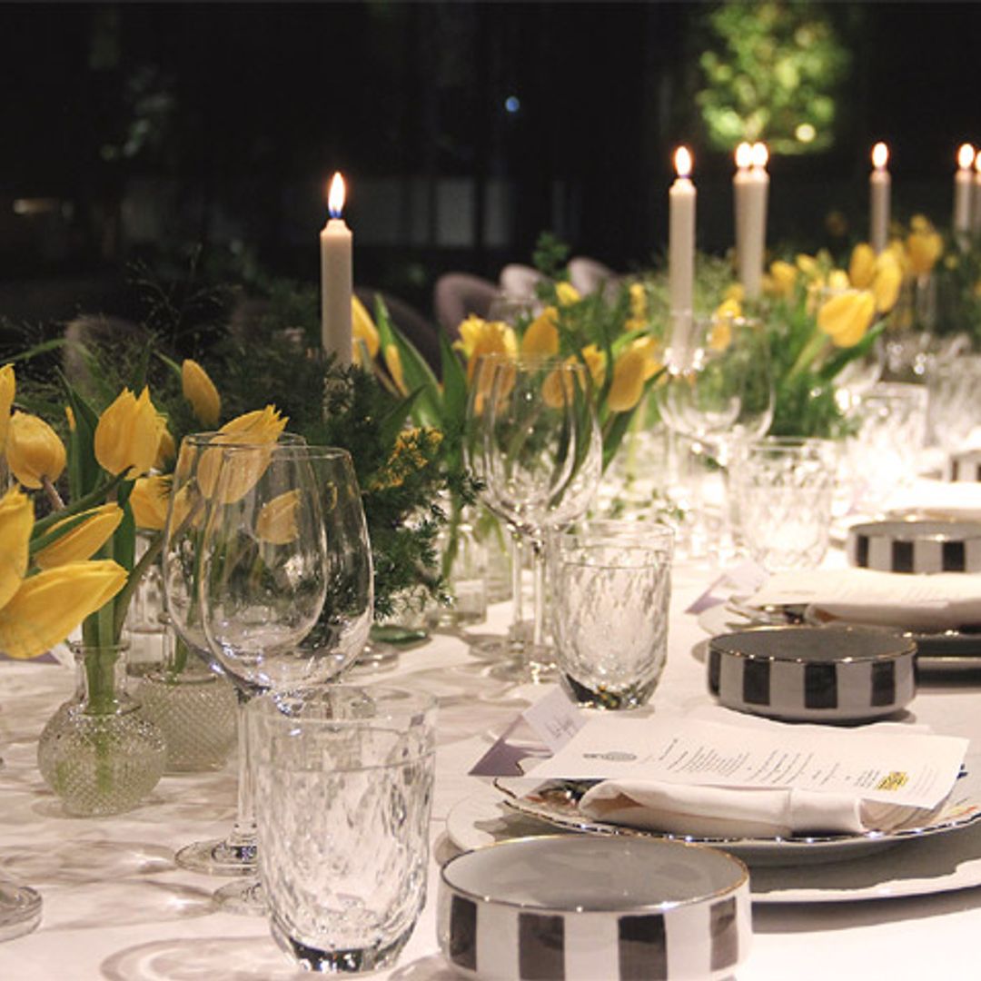 'El arte de decorar la mesa', por Fiona Ferrer: blanco, oro y flores, el 'mix' que nunca falla