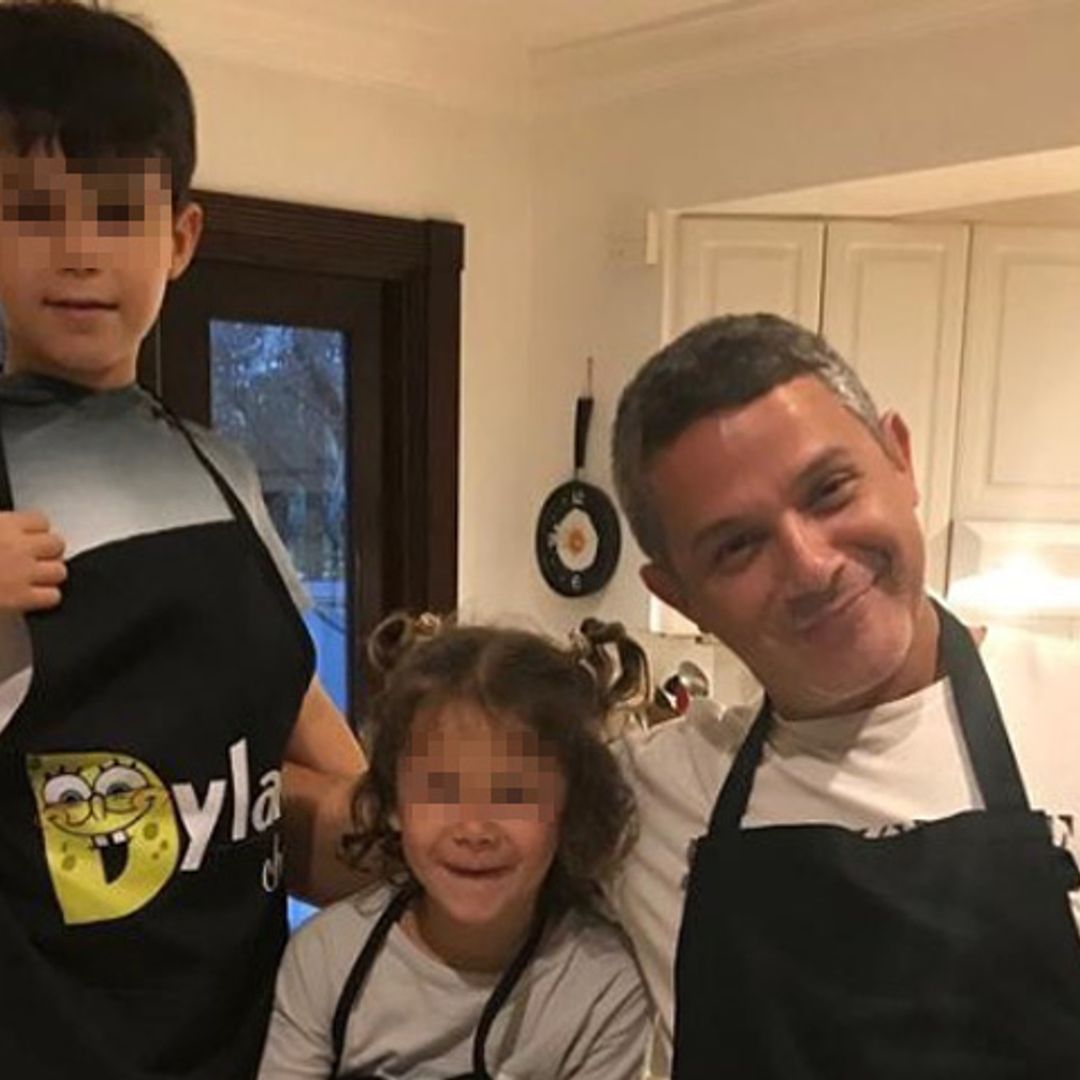 Alejandro Sanz y sus recetas 'MasterSanz' con sus hijos pequeños