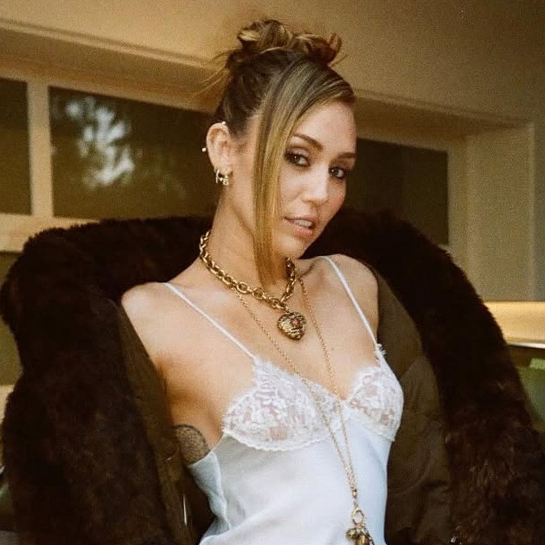 Miley Cyrus apuesta por un peinado con aires 'punk' que querrás replicar para las fiestas