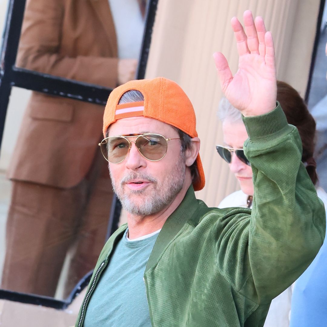 Brad Pitt sorprende en San Sebastián con sus conocimientos sobre Chillida y brinda con el vino que le enfrenta a Angelina Jolie