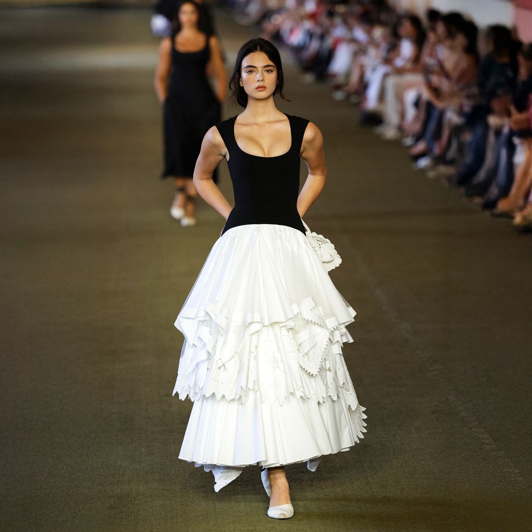 Deva Cassel, hija de Monica Bellucci, conquista la pasarela: de actriz en la pequeña pantalla a musa de Jacquemus