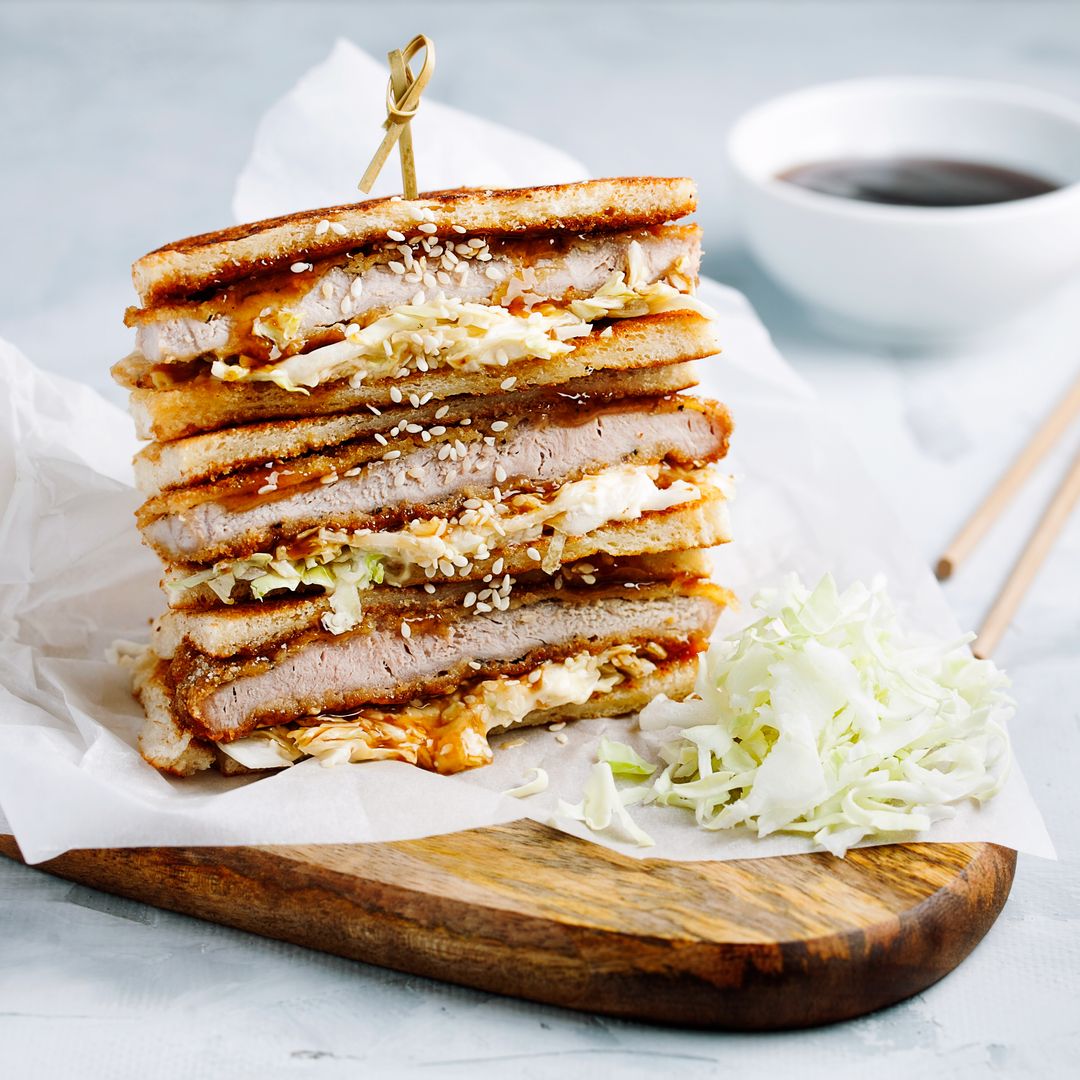 Así se prepara el sándwich japonés más viral y delicioso: con pollo crujiente y muy jugoso