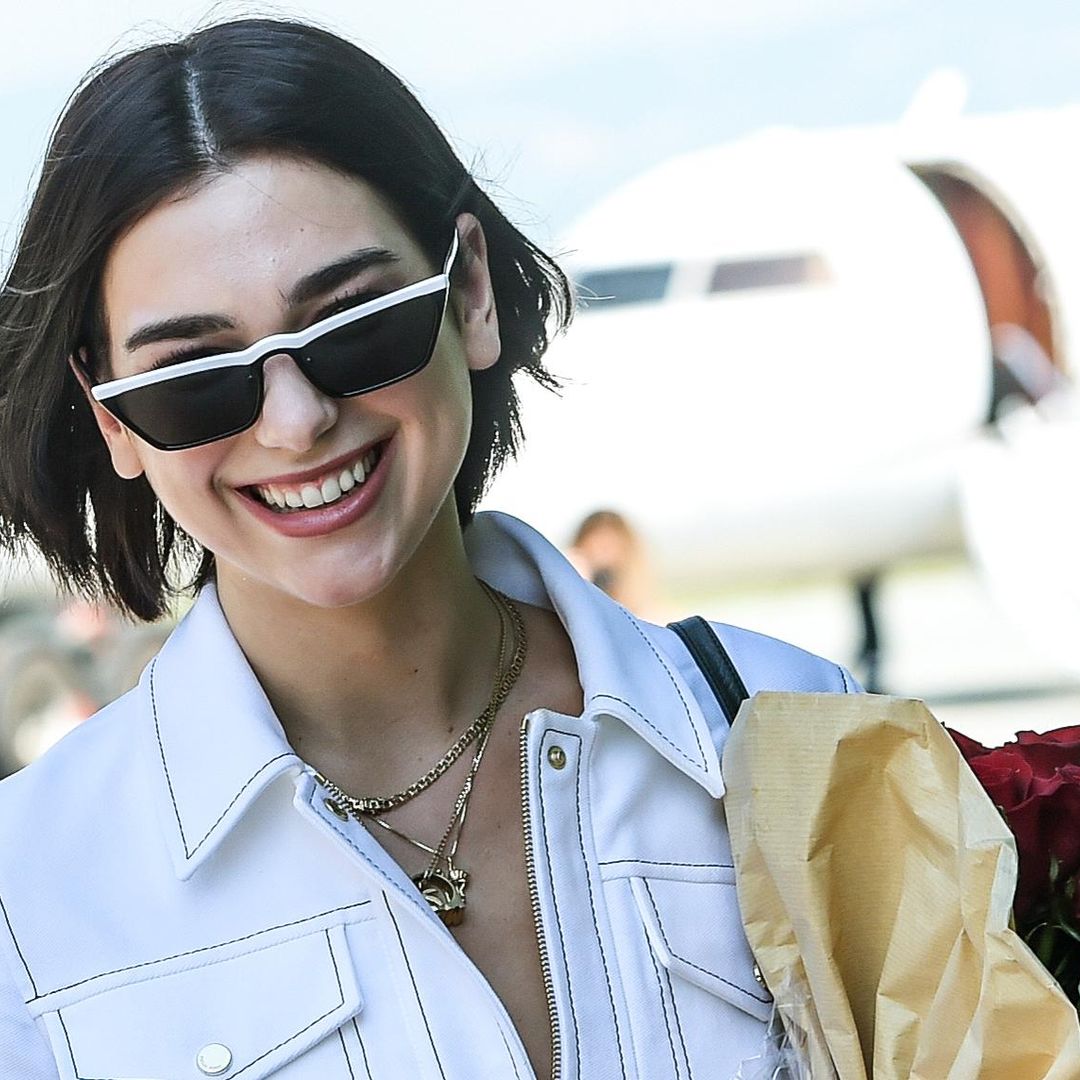 Dua Lipa: los trucos de belleza que aplica cuando está de viaje