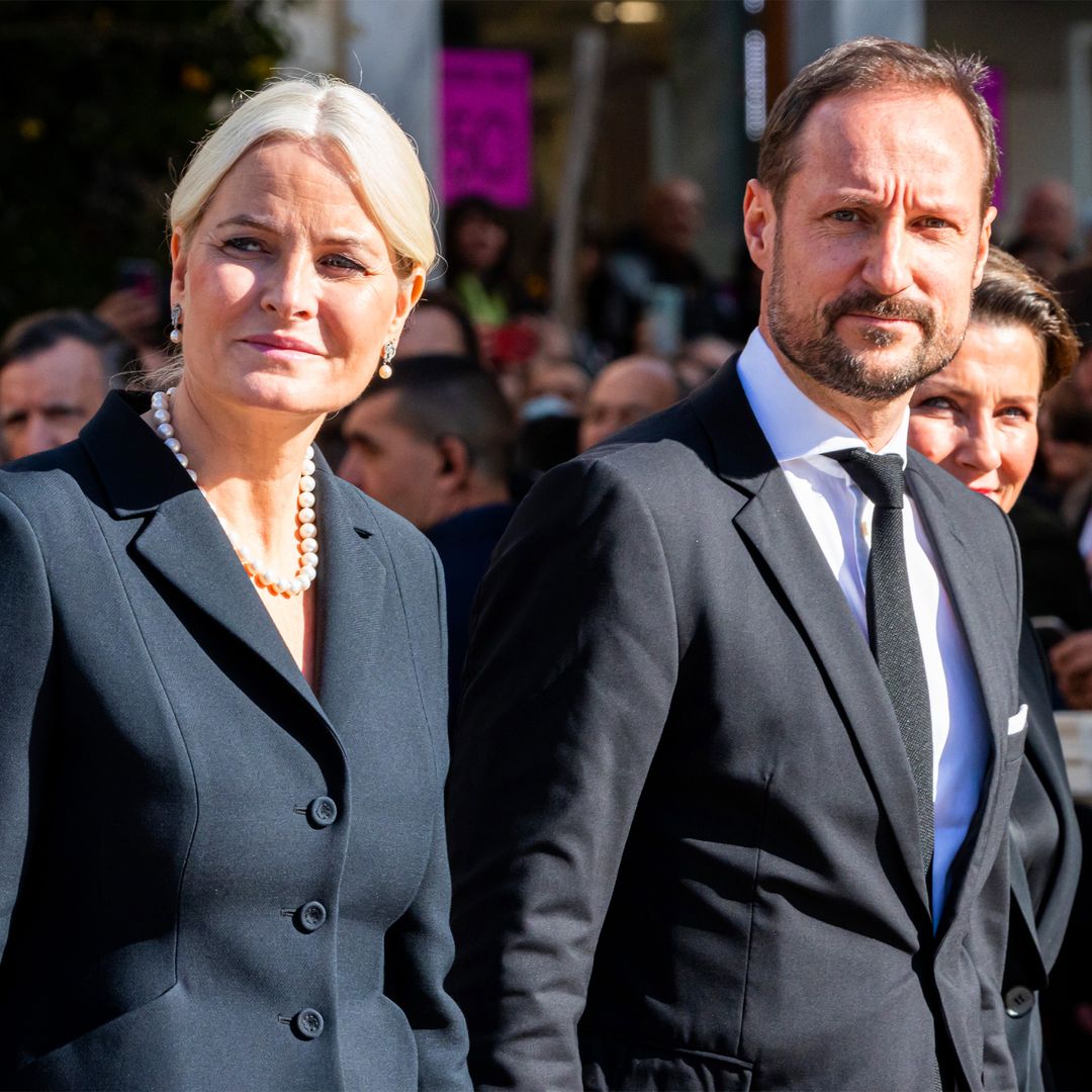 Se descubre la foto familiar inédita y favorita de Haakon y Mette-Marit con sus 3 hijos, un retrato íntimo de sus años más felices como matrimonio