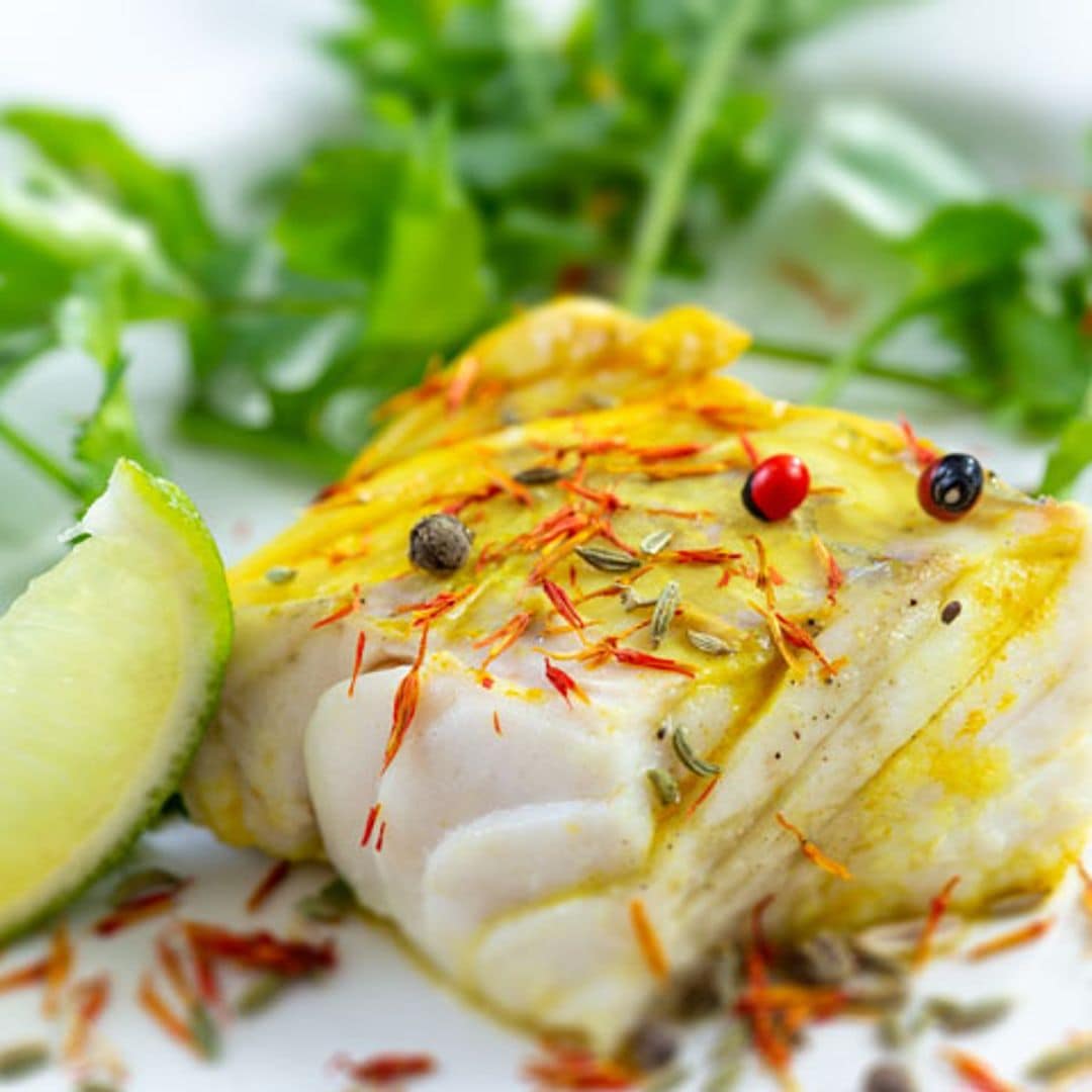 Merluza en salsa de azafrán y anís