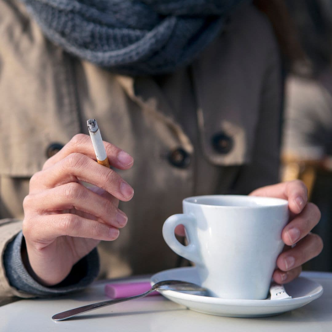 Adiós al tabaco en las terrazas: la lista definitiva de los nuevos sitios donde estará prohibido fumar en España