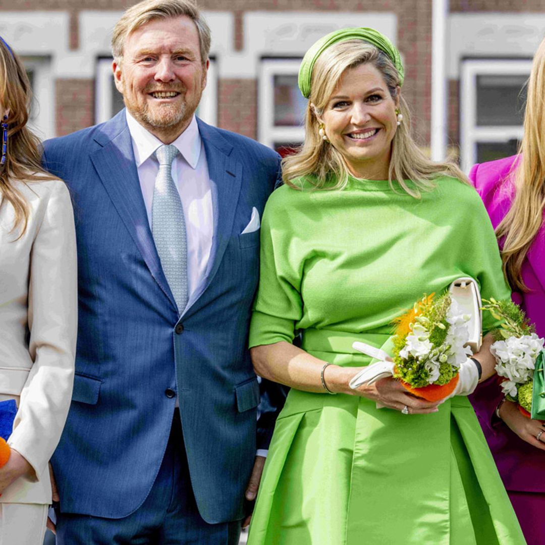Máxima apuesta sobre seguro con un look 'vitamina' y un bolso de su hija pequeña