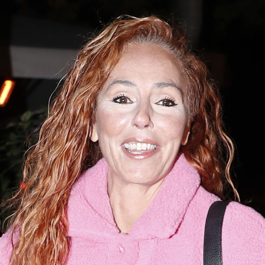 Rocío Carrasco disfruta de una noche de fiesta junto a Fidel Albiac y sus compañeros de televisión