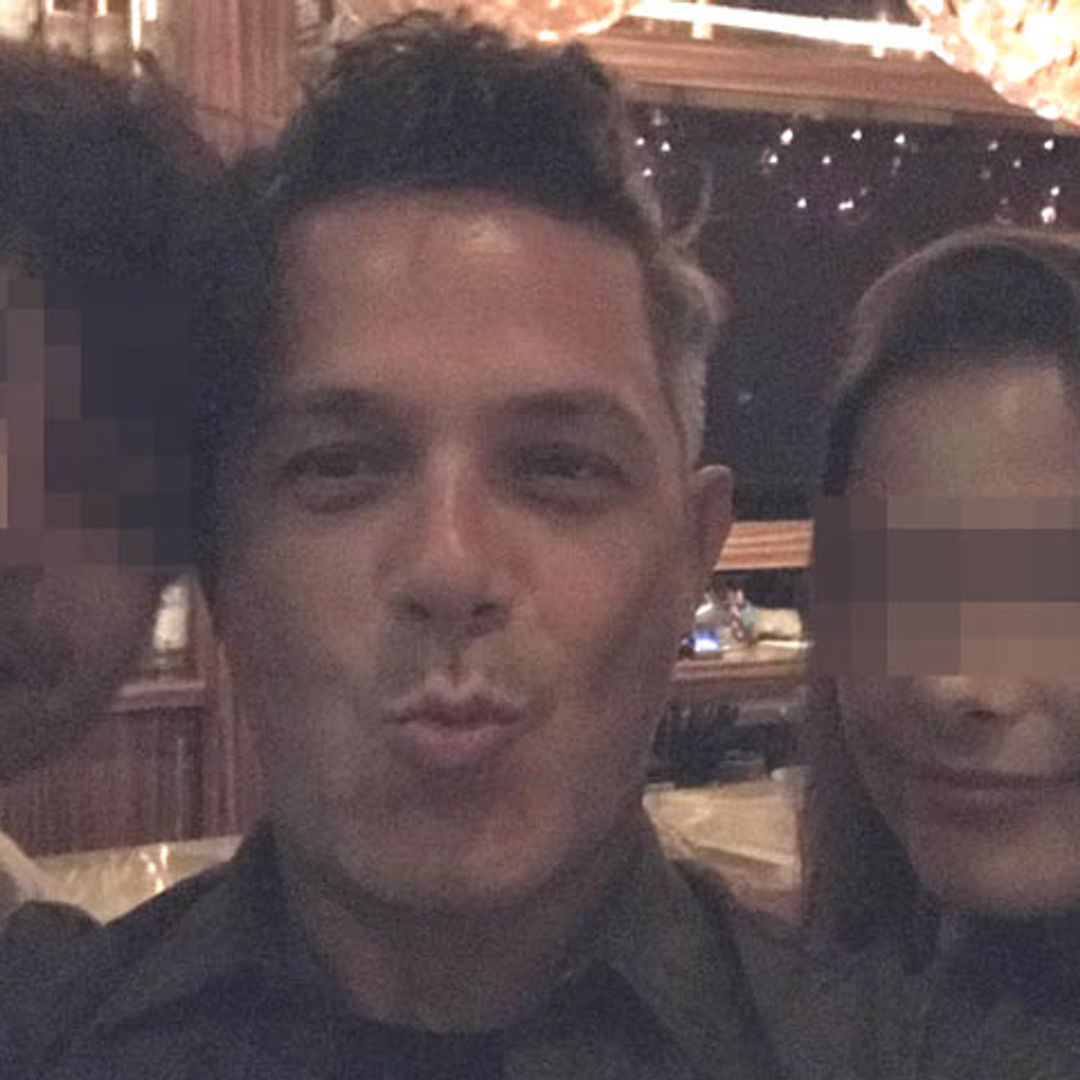 La cena que ha dejado al descubierto a los 'dobles' de Alejandro Sanz