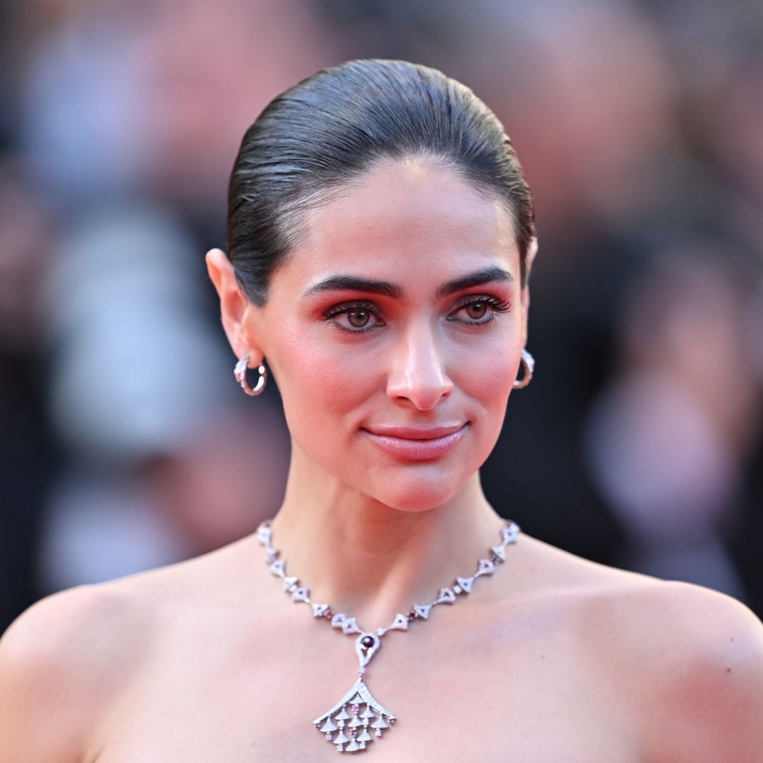Renata Notni enamora a su paso por Cannes en una elegante silueta con transparencias