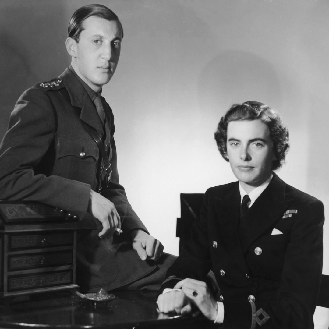 John Knatchbull y Lady Patricia Mountbatten, poco antes de su boda en 1946