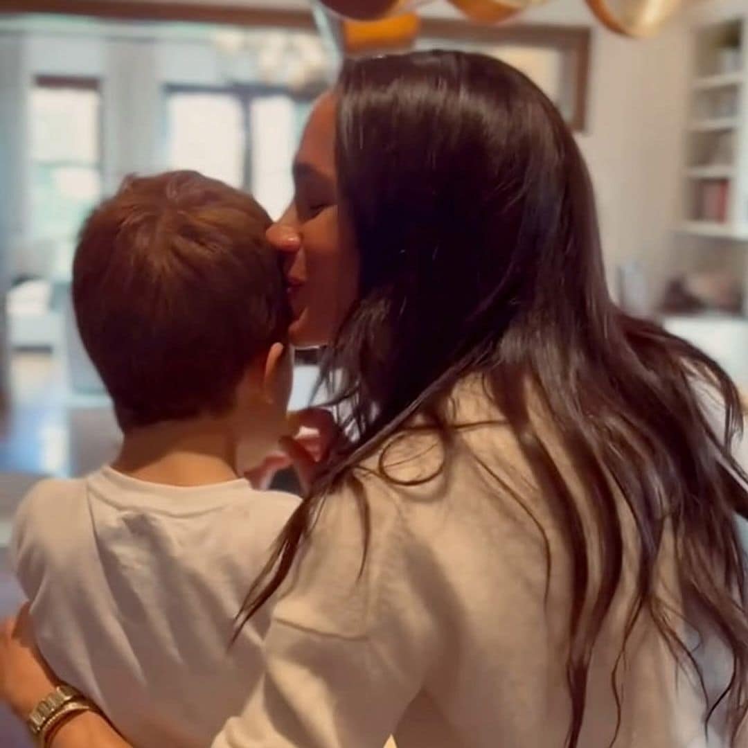 Meghan Markle muestra al pequeño Archie como su mejor ayudante para hornear galletas