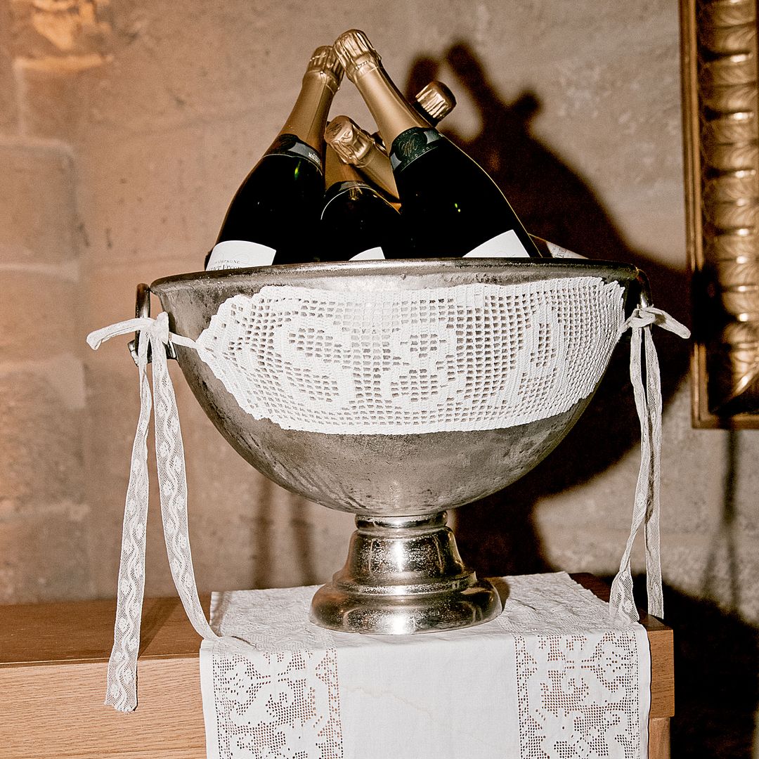 EXCLUSIVA. Descubrimos la decoración de inspiración 'vintage': encaje de camariñas, candelabros y el romántico juego de velas