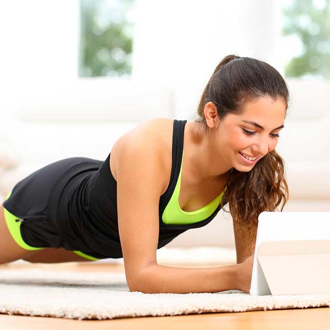 ¿Sin tiempo para ir al gym? Sigue a estos entrenadores personales y ¡ponte en forma desde casa!