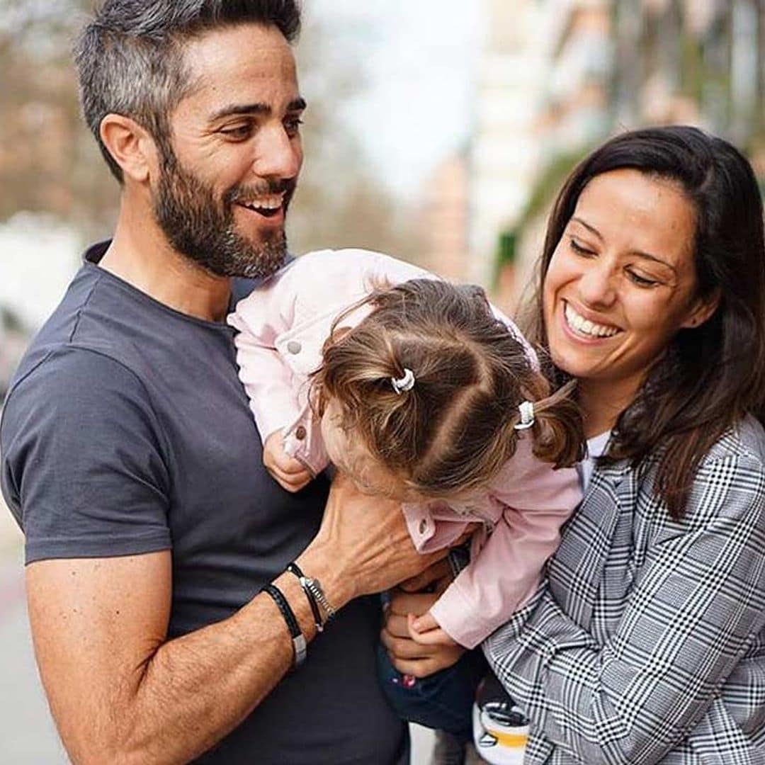 Entre huevos duros y remolachas... Roberto Leal explica el curioso lugar donde conoció a su mujer