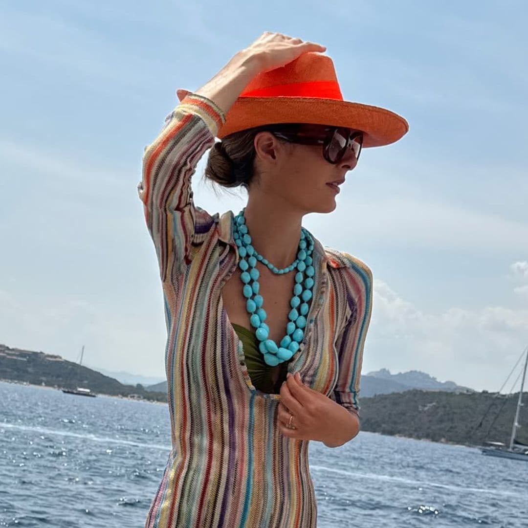 María de la Orden convierte un vestido transparente en el look de playa más elegante